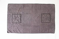 VYKORO DryPaw™ — serviette microfibre 50 × 100 cm en usage