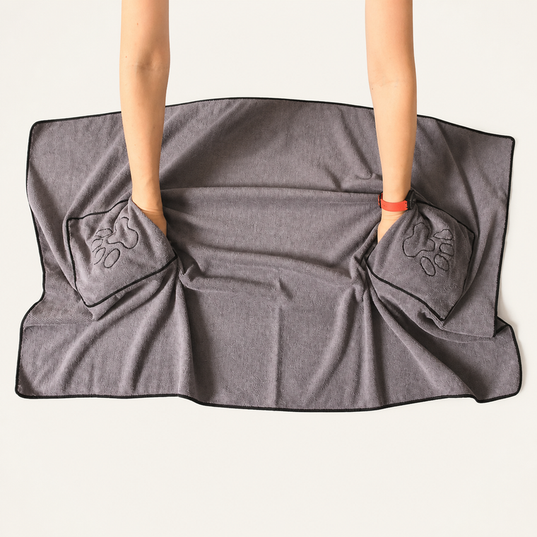VYKORO DryPaw™ — serviette microfibre pour chien, cadrage produit